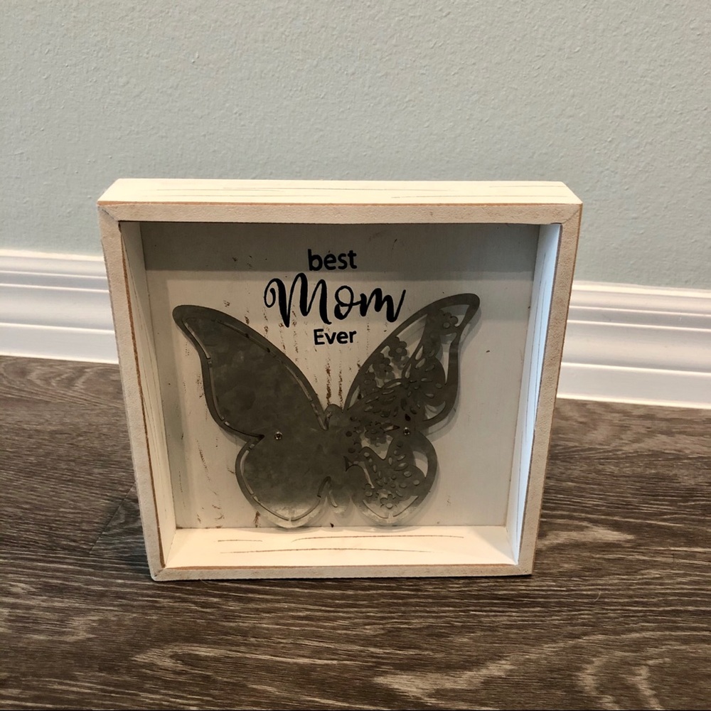 Best Mom Ever Farmhouse Butterly Sign